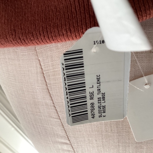 3/$40 Brian Bailey sleeveless turtleneck - Picture 5 of 5